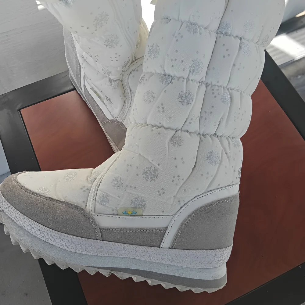 Cozy White Snowflake Winter Boots - Picture 5 of 6